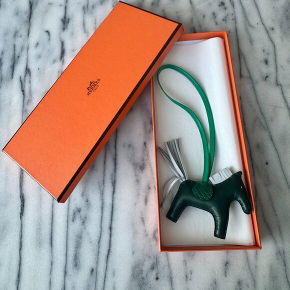 Hermes Accessories - 🇫🇷 - Hermes: Monochromatic Green Leather Bag Charm with Crocodile Skin Wing PM